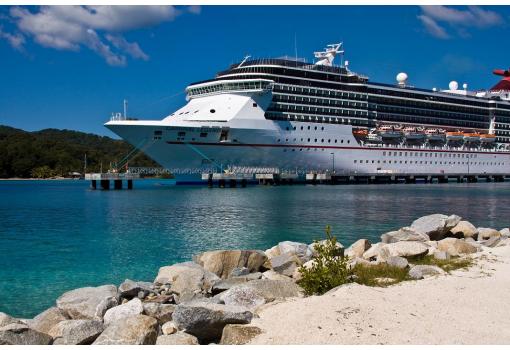 Aqui vemos al Carnival Legend en Roatán (Honduras)